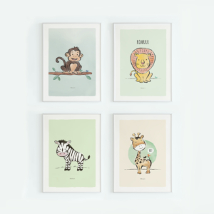 Kinderkamer poster set van 4 met illustraties van een aapje, leeuw, zebra en giraf
