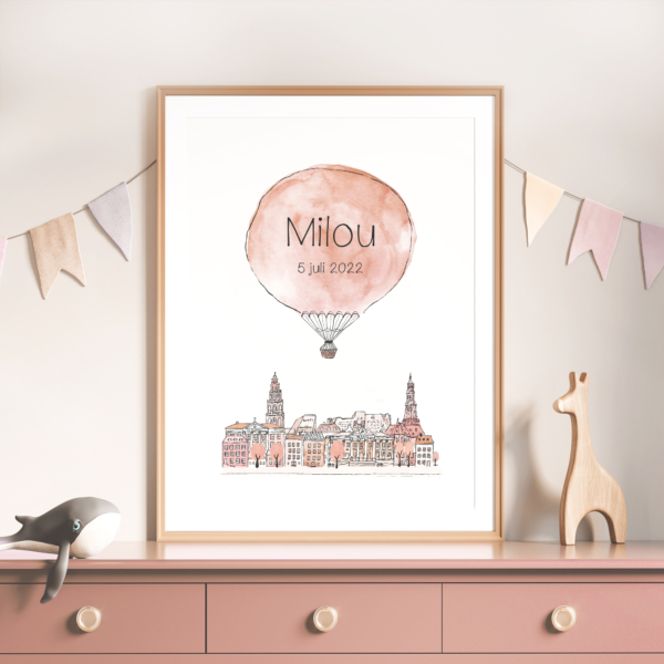 poster van geboortekaartje Milou groningen met luchtballon en skyline van Groningen - van Kikker & Prins