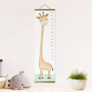 Kinderkamer groeimeter giraf nieuw design van Kikker en Prins